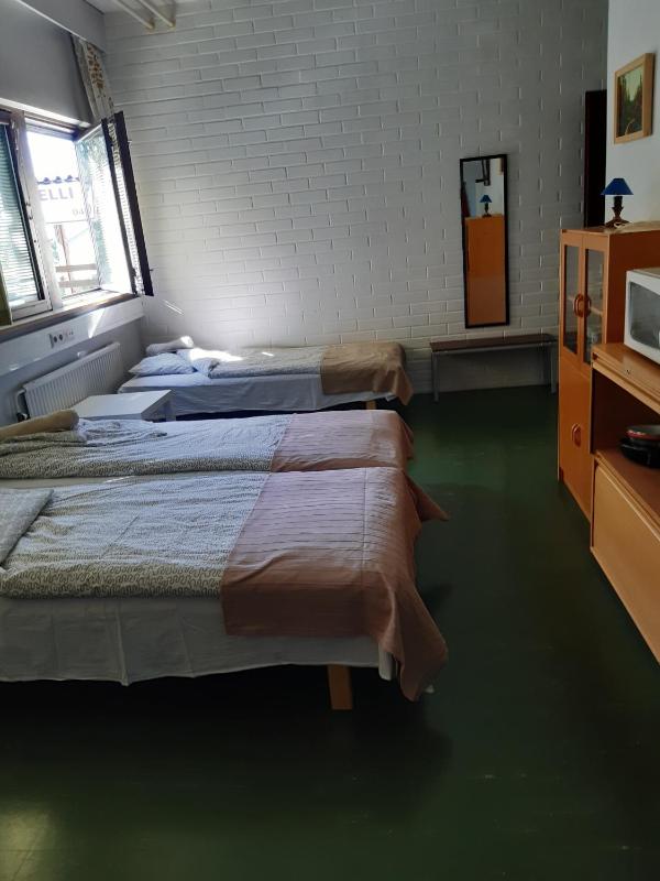 Quadruple Room with Shared Bathroom image 3