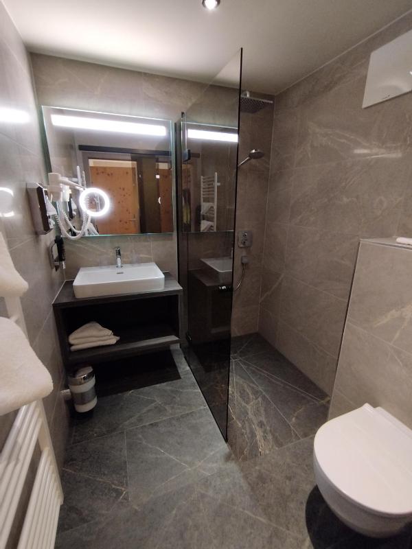 Junior Suite with Mountain View image 3