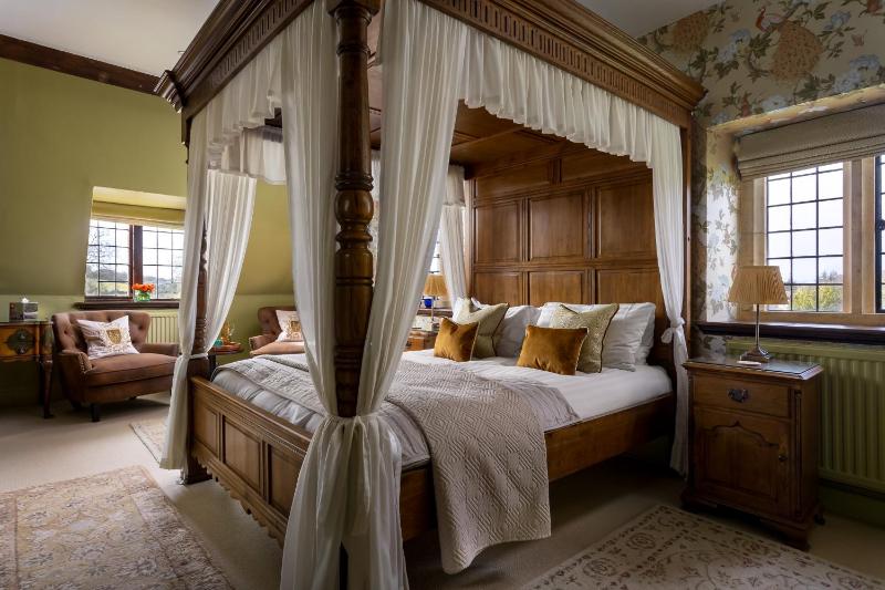 Standard King Room image 1