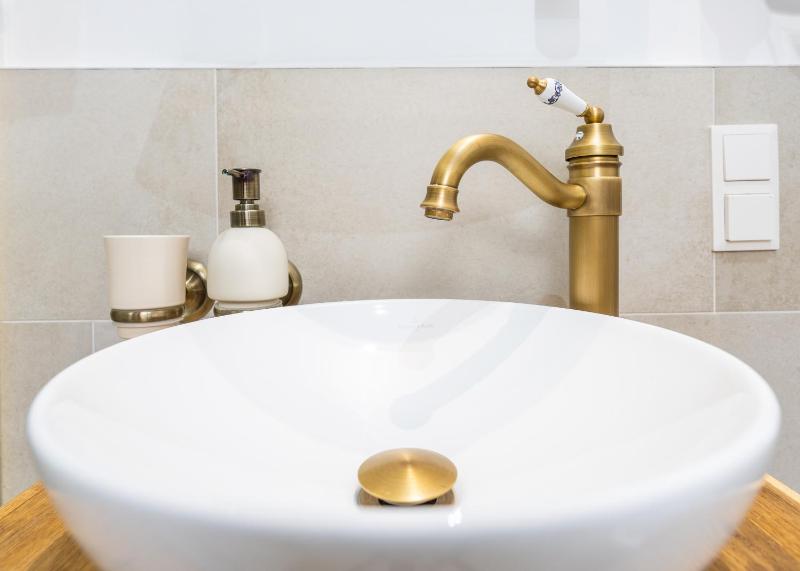 Large Double Room image 4