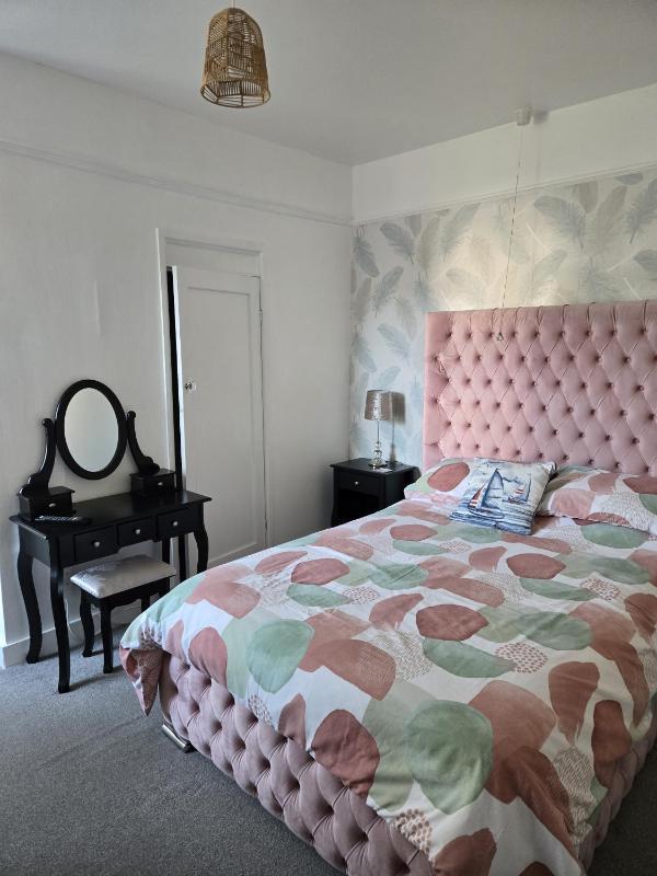 Large Double Room image 1