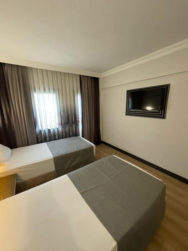 Standard Room with Garden View image 3