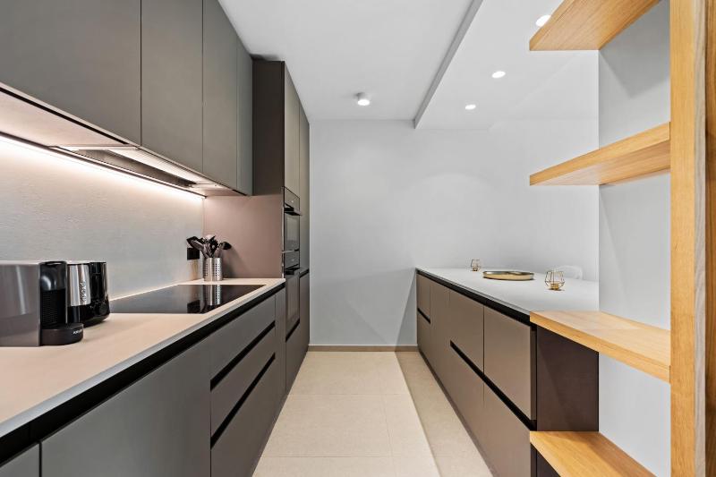 Stylish Downtown Escape with Comforts - image 11