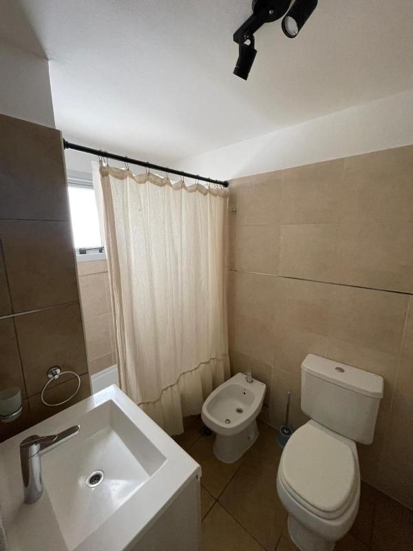 CATEGORIA departamento a dos cuadras del patio olmos 1 dormitorio asador pileta y cochera - image 3