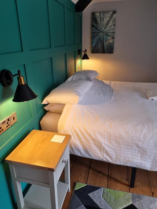 Superior King Room image 4