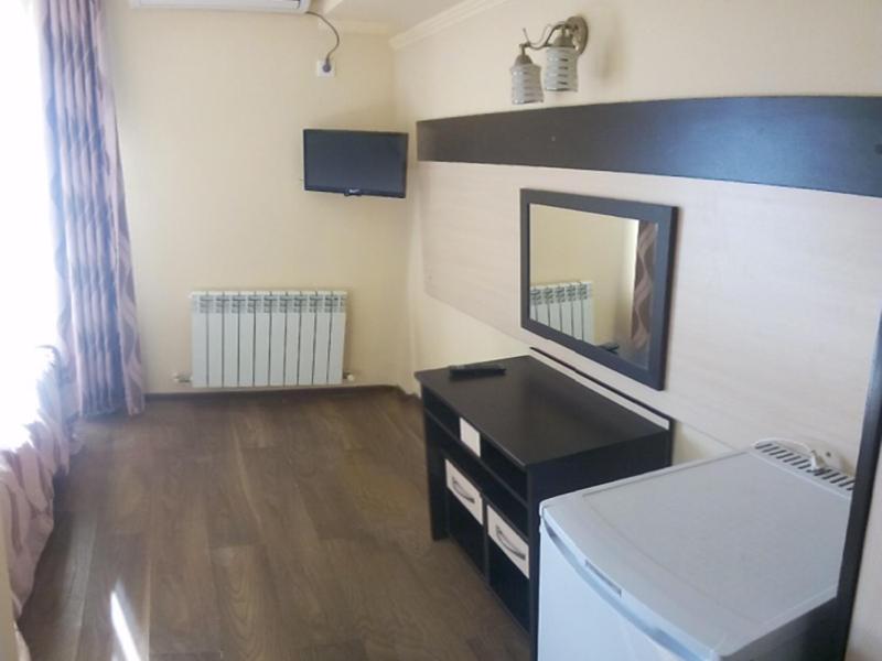 Double Room with Balcony image 3
