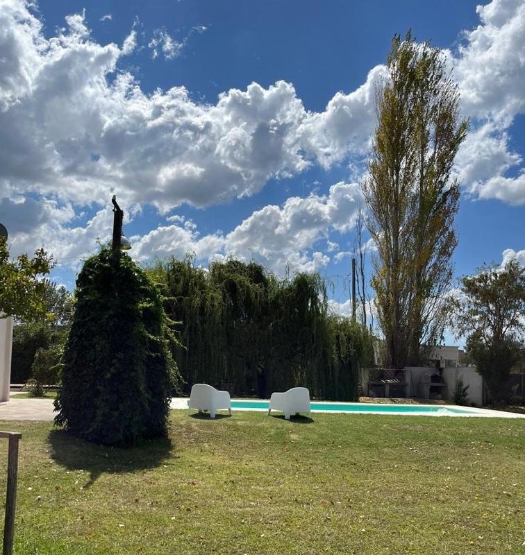Casa estilo campo con parque y pileta - image 7