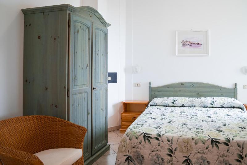 One-Bedroom Apartment (3 Adults) with Sea View image 1
