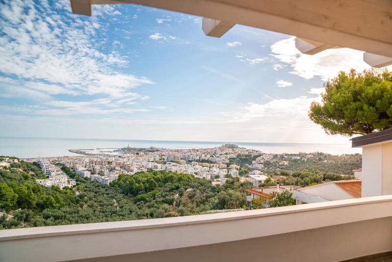 Two-Bedroom Apartment with Sea View image 3