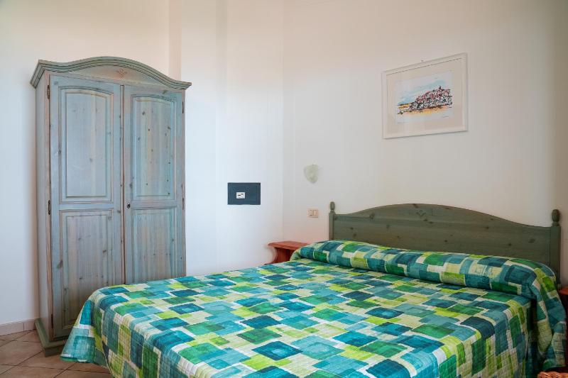 One-Bedroom Apartment with Sea View image 3