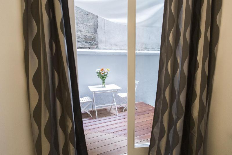 One-Bedroom Apartment with Terrace image 3