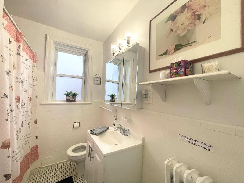(49.1E) Garden style studio @ Forest Park & City! - image 3
