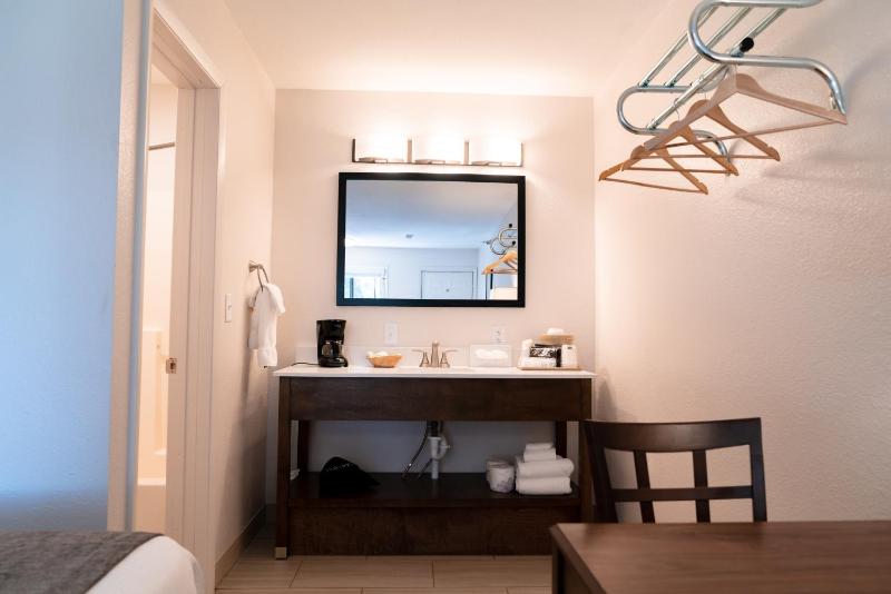 Queen Room image 1
