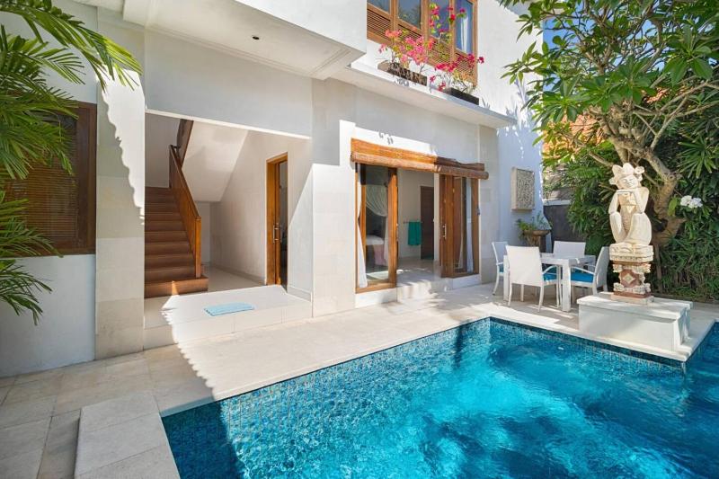Super Value 3 Bed Central Seminyak Walk to Beach - image 30