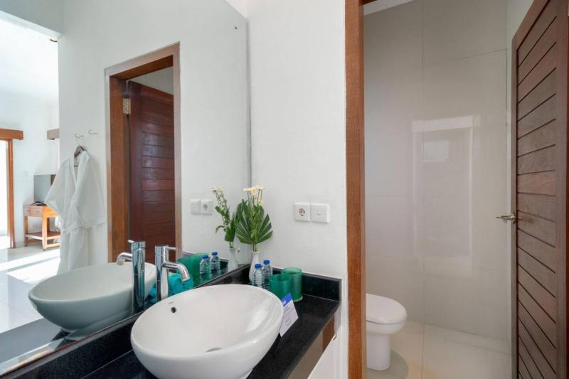 Super Value 3 Bed Central Seminyak Walk to Beach - image 28