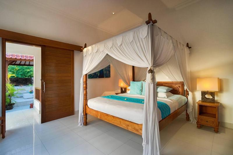 Super Value 3 Bed Central Seminyak Walk to Beach - image 29