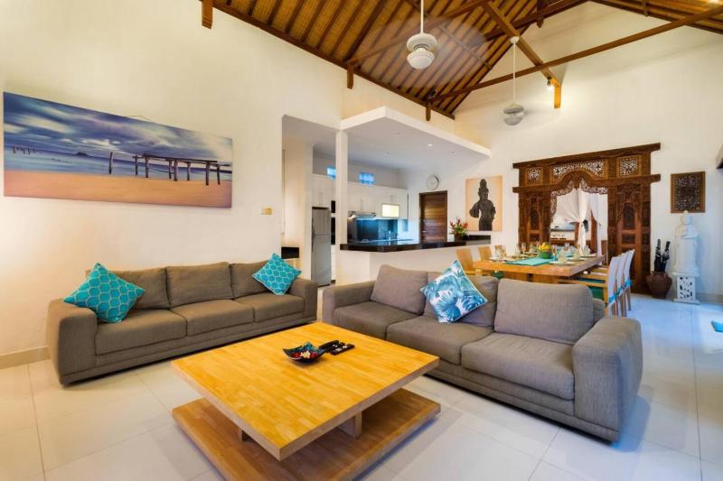 Super Value 3 Bed Central Seminyak Walk to Beach - image 27