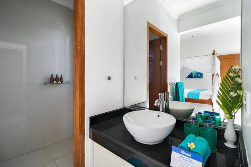 Super Value 3 Bed Central Seminyak Walk to Beach - image 20