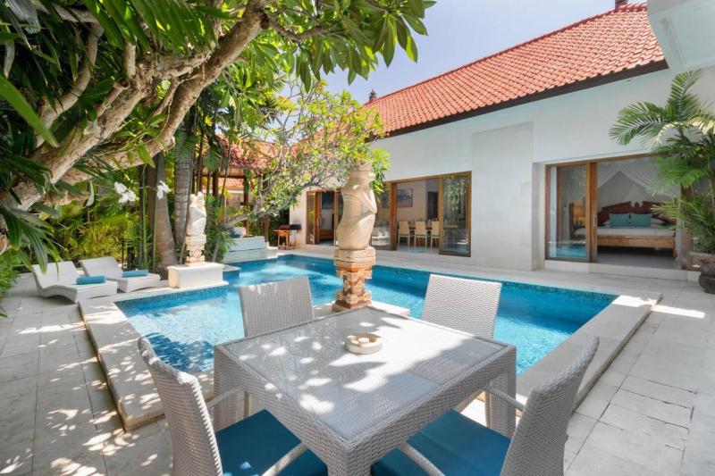 Super Value 3 Bed Central Seminyak Walk to Beach - image 35