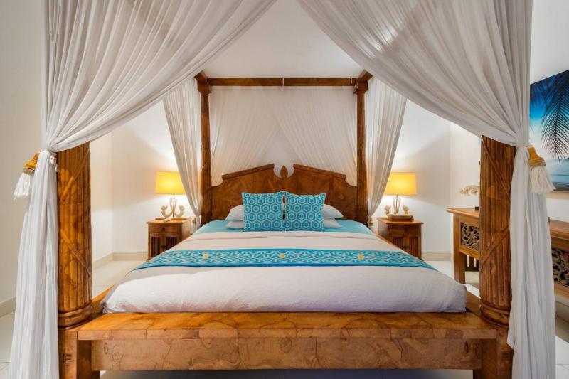 Super Value 3 Bed Central Seminyak Walk to Beach - image 13