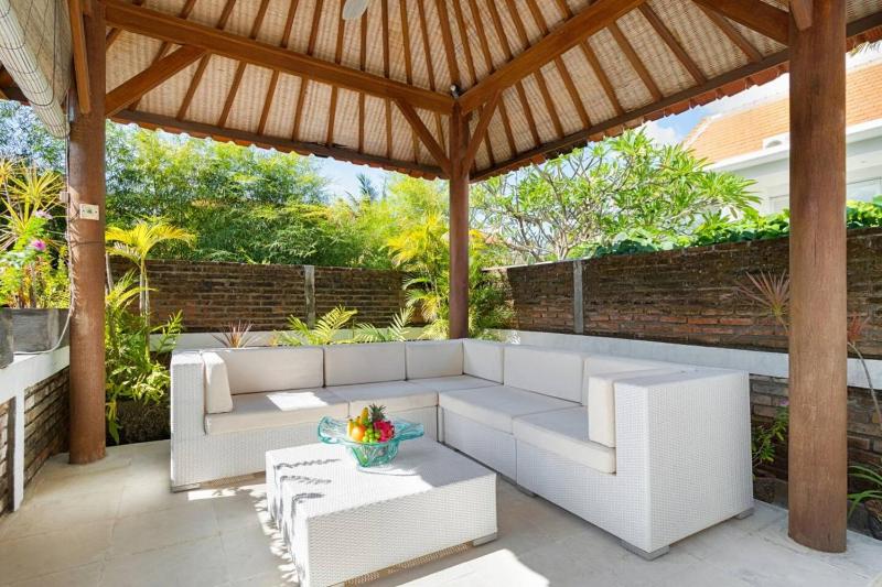 Super Value 3 Bed Central Seminyak Walk to Beach - image 19