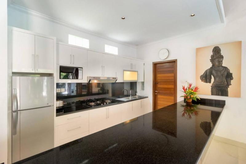 Super Value 3 Bed Central Seminyak Walk to Beach - image 40