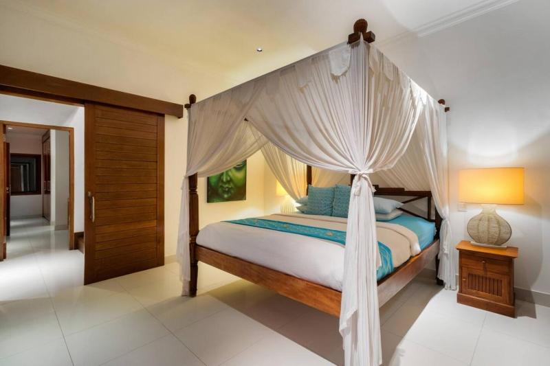 Super Value 3 Bed Central Seminyak Walk to Beach - image 15