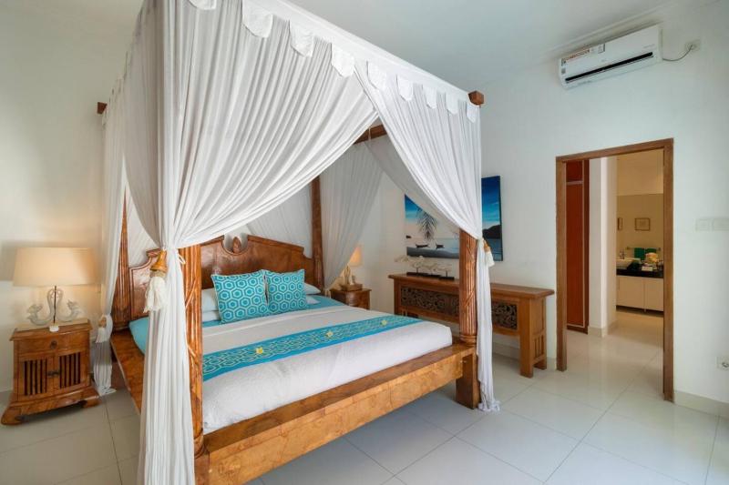 Super Value 3 Bed Central Seminyak Walk to Beach - image 17