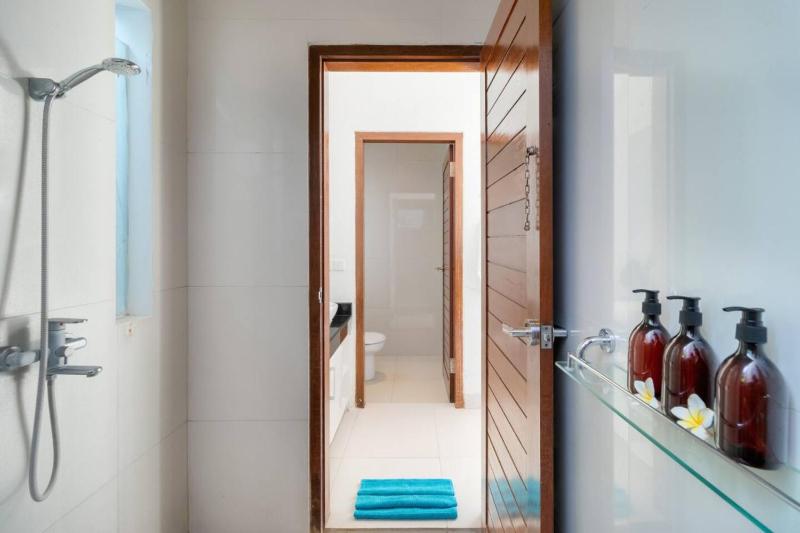 Super Value 3 Bed Central Seminyak Walk to Beach - image 24