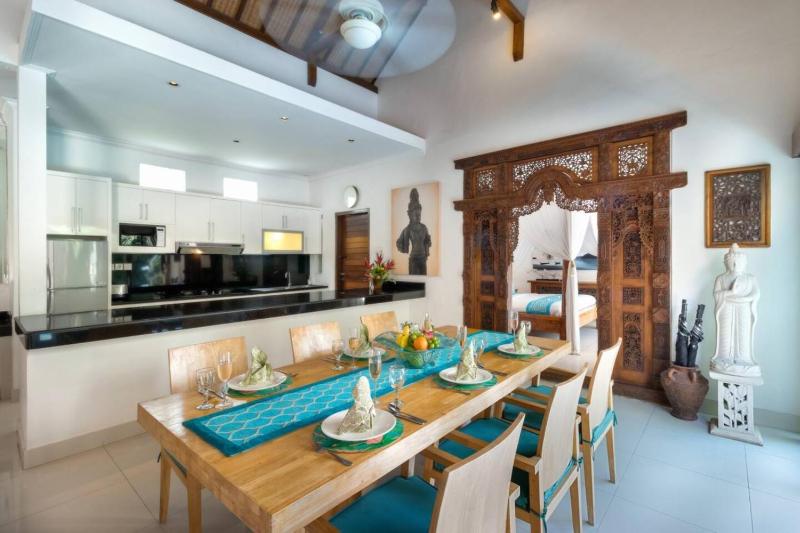 Super Value 3 Bed Central Seminyak Walk to Beach - image 37