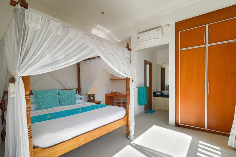 Super Value 3 Bed Central Seminyak Walk to Beach - image 21