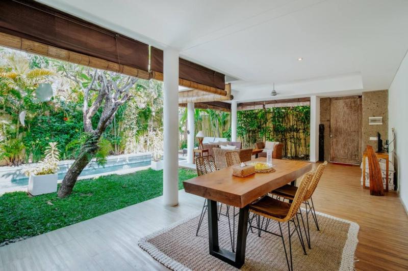 Cozy & Private 1 Bed Pool Villa in Trendy Umalas - image 10