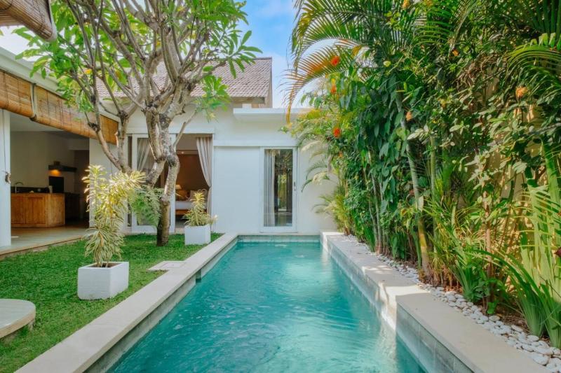 Cozy & Private 1 Bed Pool Villa in Trendy Umalas - image 14