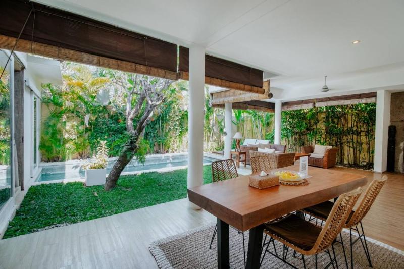Cozy & Private 1 Bed Pool Villa in Trendy Umalas - image 7