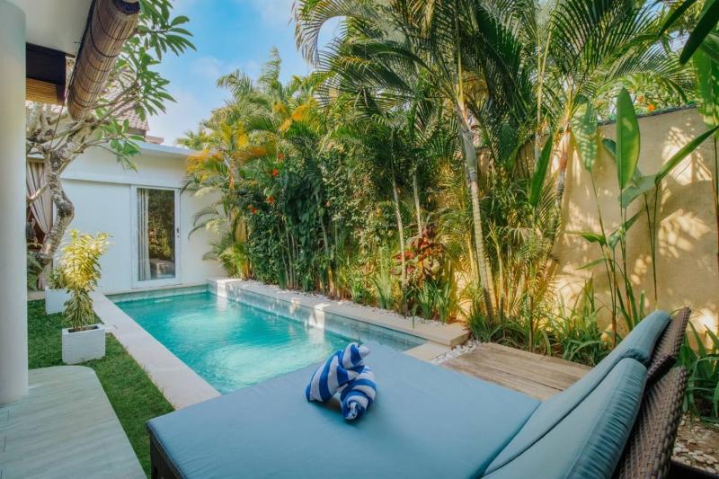 Cozy & Private 1 Bed Pool Villa in Trendy Umalas - image 4