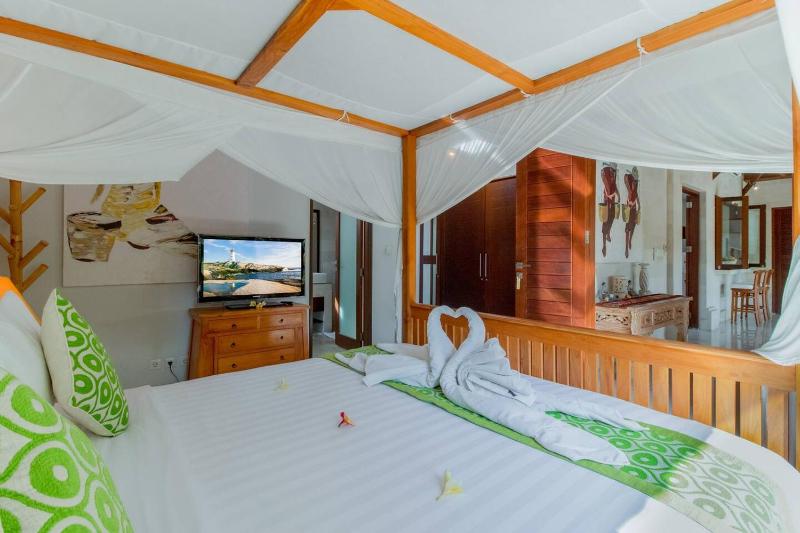 Villa Istana 1 - Heart of Seminyak 2Br Sleeps 4 - image 26