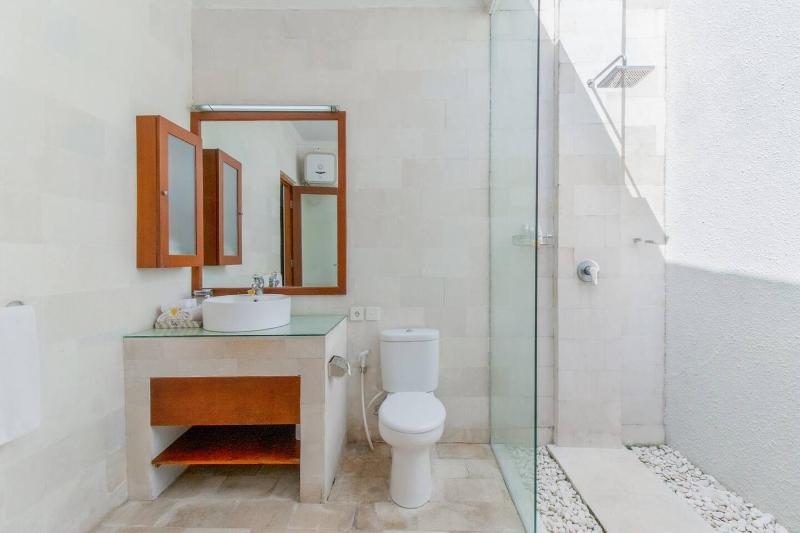 Villa Istana 1 - Heart of Seminyak 2Br Sleeps 4 - image 27