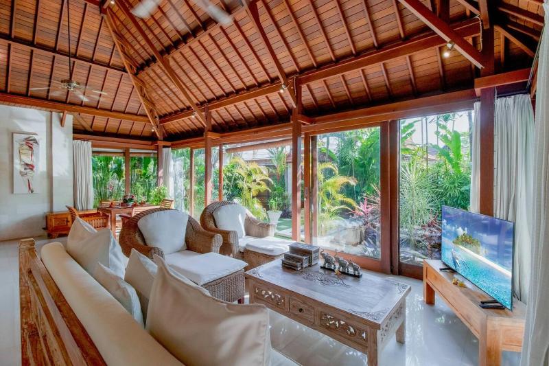 Villa Istana 1 - Heart of Seminyak 2Br Sleeps 4 - image 33