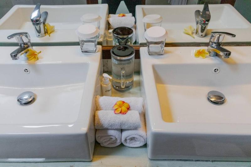 Villa Istana 1 - Heart of Seminyak 2Br Sleeps 4 - image 35