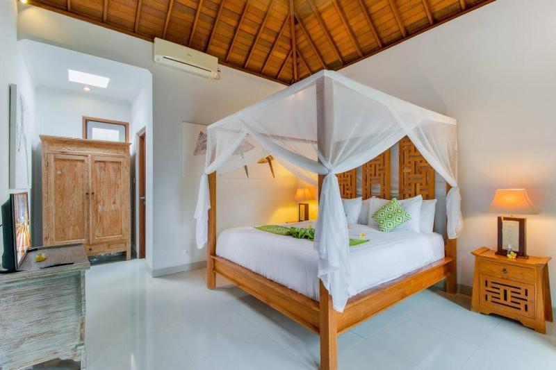 Villa Istana 1 - Heart of Seminyak 2Br Sleeps 4 - image 36