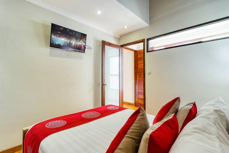 Super 4 Bed Sleeps 8 Just 300m walk from Beach - image 37