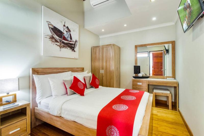Super 4 Bed Sleeps 8 Just 300m walk from Beach - image 22