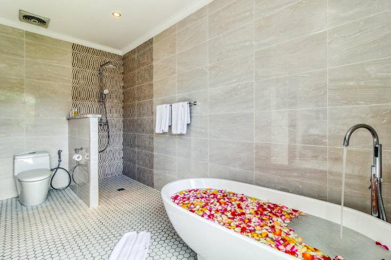 Super 4 Bed Sleeps 8 Just 300m walk from Beach - image 27