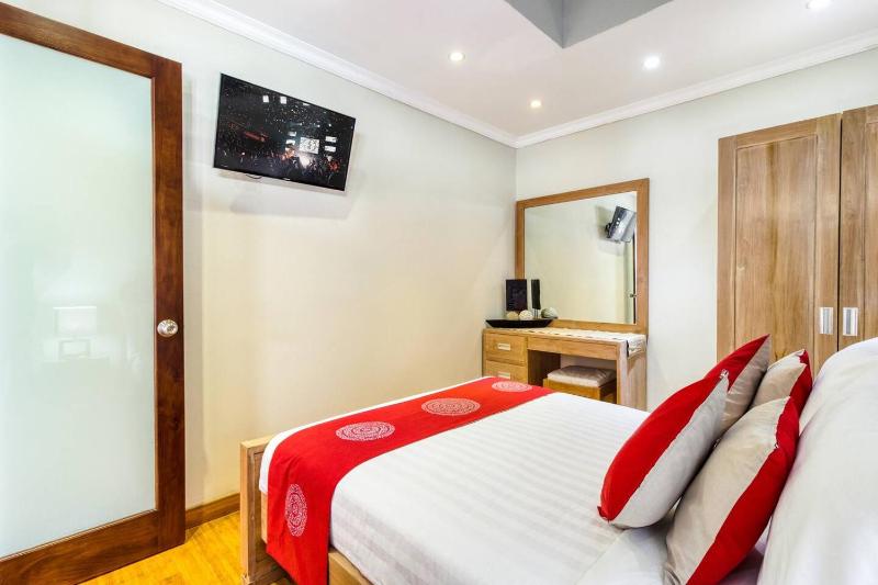 Super 4 Bed Sleeps 8 Just 300m walk from Beach - image 25