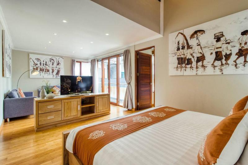 Super 4 Bed Sleeps 8 Just 300m walk from Beach - image 36