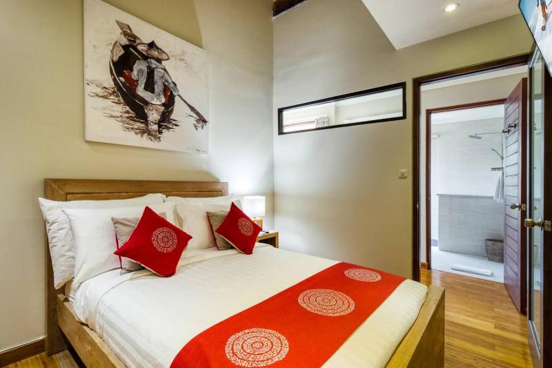 Super 4 Bed Sleeps 8 Just 300m walk from Beach - image 12