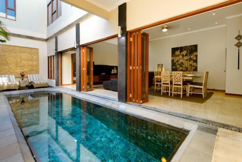 Super 4 Bed Sleeps 8 Just 300m walk from Beach - image 1