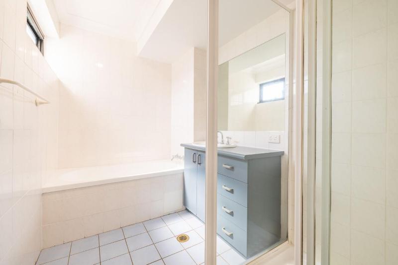Florentine 8 11 Columbia Close - opposite the beach with Air con and water views - image 19