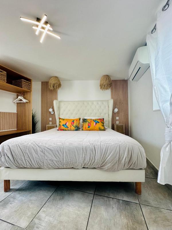King Room image 3