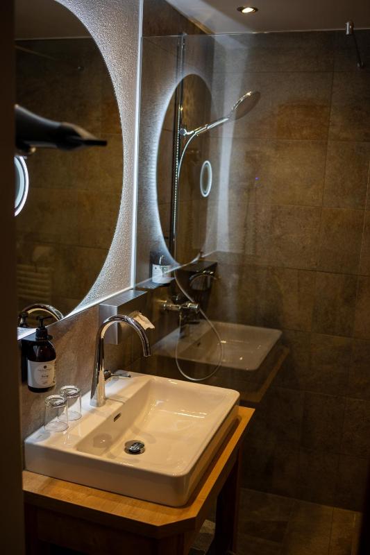 Standard Double Room image 4